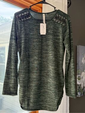 NY Collection Green Heather Lace Up Detail Side Rusch Top!  Size Medium, NWT!